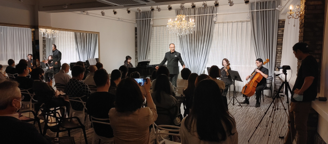 2020년 문을 연 'BOF아트홀'의 하우스콘서트 장면. 부산오페라연합회 제공