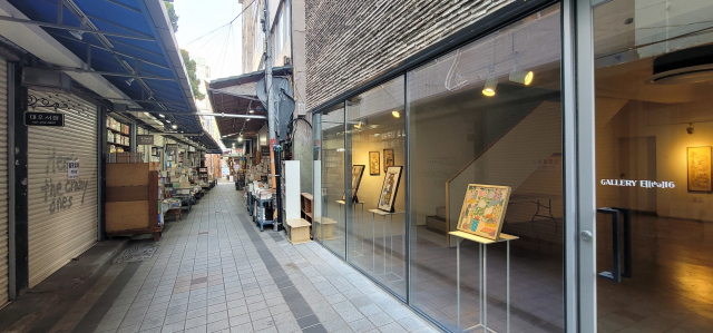 보수동 책방골목에 새로 생긴 문화공간 갤러리터 16. 오금아 기자