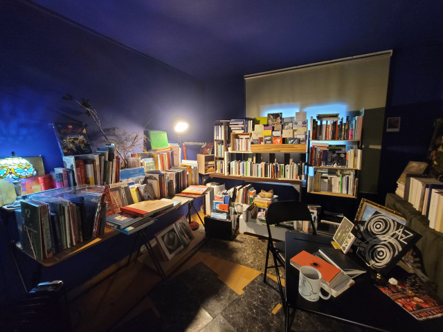 대청로 126번길에 위치한 심야책방 미묘북. 오금아 기자