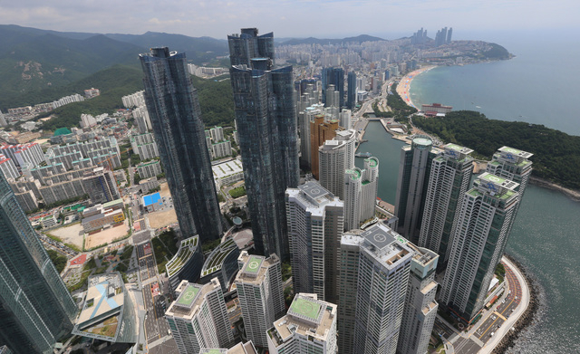 해운대구 마린시티 고층빌딩. 부산일보DB