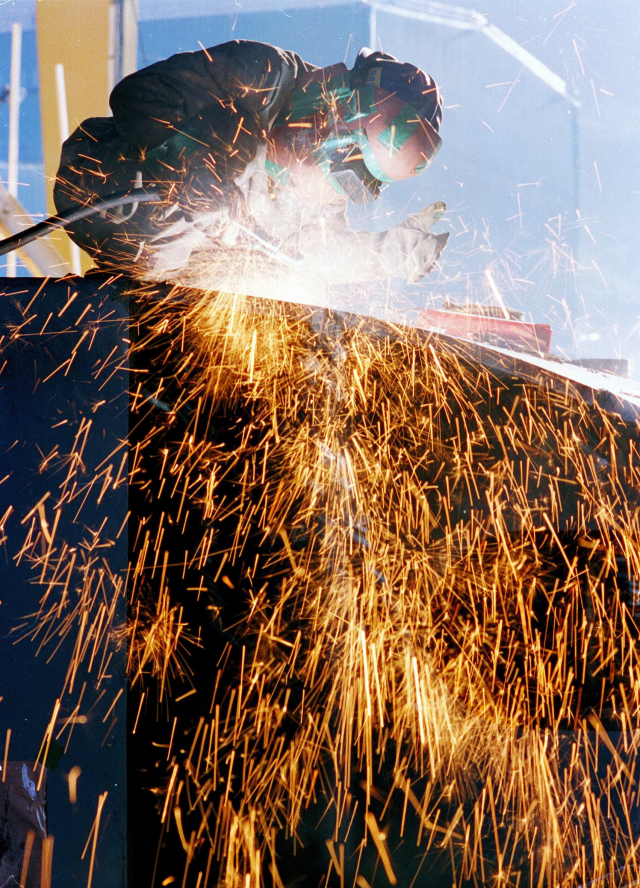 한국 조선업계가 연초부터 불어 닥친 감원 칼바람에 잔뜩 움츠러들고 있다. 부산일보 DB