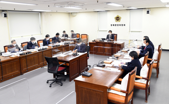 경남도의회 경제환경위원회 회의 모습. 경남도의회 제공