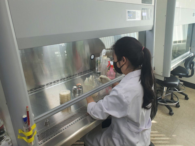 올해부터 농업용 항생제 내성 연구에 본격 착수한 경남도농업기술원 환경농업연구과 연구실 모습. 경남도농기원 제공