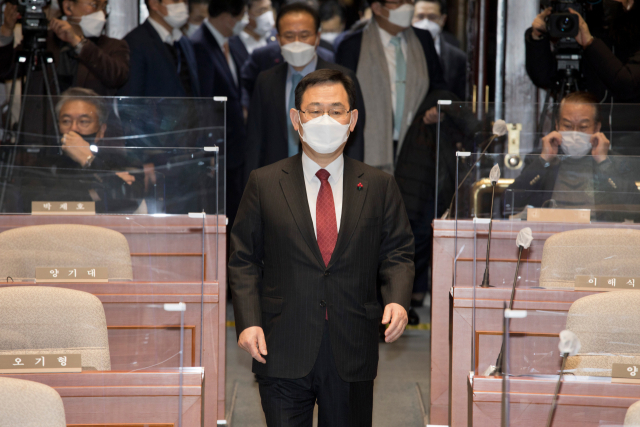 국민의힘 주호영 원내대표가 1일 국회에서 열린 당 의원총회에 참석하고 있다. 부산일보DB.