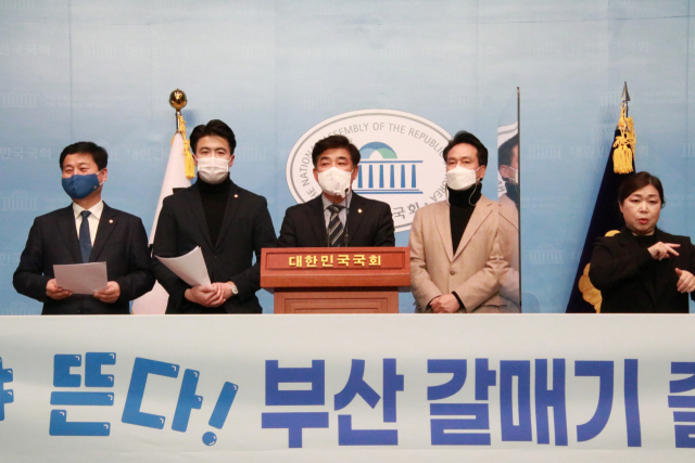 부산에 연고가 있는 더불어민주당 의원 18명이 지난달 7일 친목모임 ‘부산갈매기’를 결성했다. 김병욱 의원실 제공