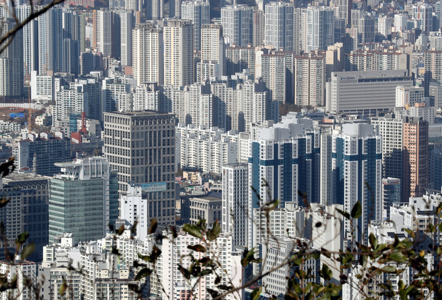 사진은 연제 동래구 일대 아파트와 고층빌딩 모습. 부산일보DB