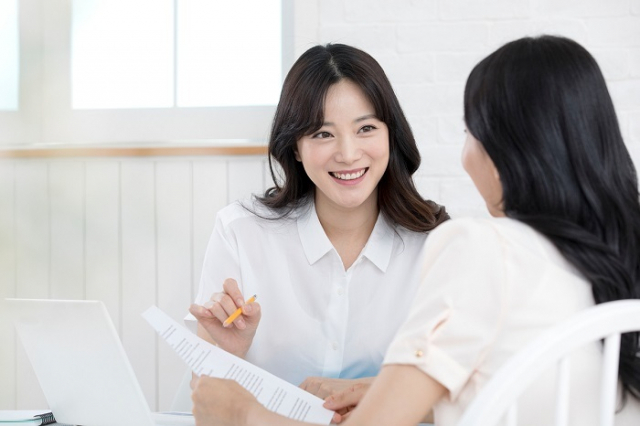 한국여성경제인협회가 여성기업 500개사를 대상으로 판로 확대를 돕기 위해 홈쇼핑·온라인 진출교육을 실시하고 이 가운데 총 45개사에는 방송 송출료나 광고영상 제작비 등을 지원한다. 이미지투데이