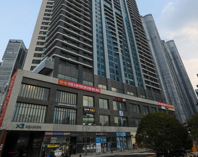 부산 해운대 마린시티 자이 아파트 사태가 발생한 이후 국회에서 선의의 취득자는 구제하도록 주택법 개정안이 발의됐고 19일 국토위를 통과했다. 사진은 마린시티 자이 아파트 부산일보 DB