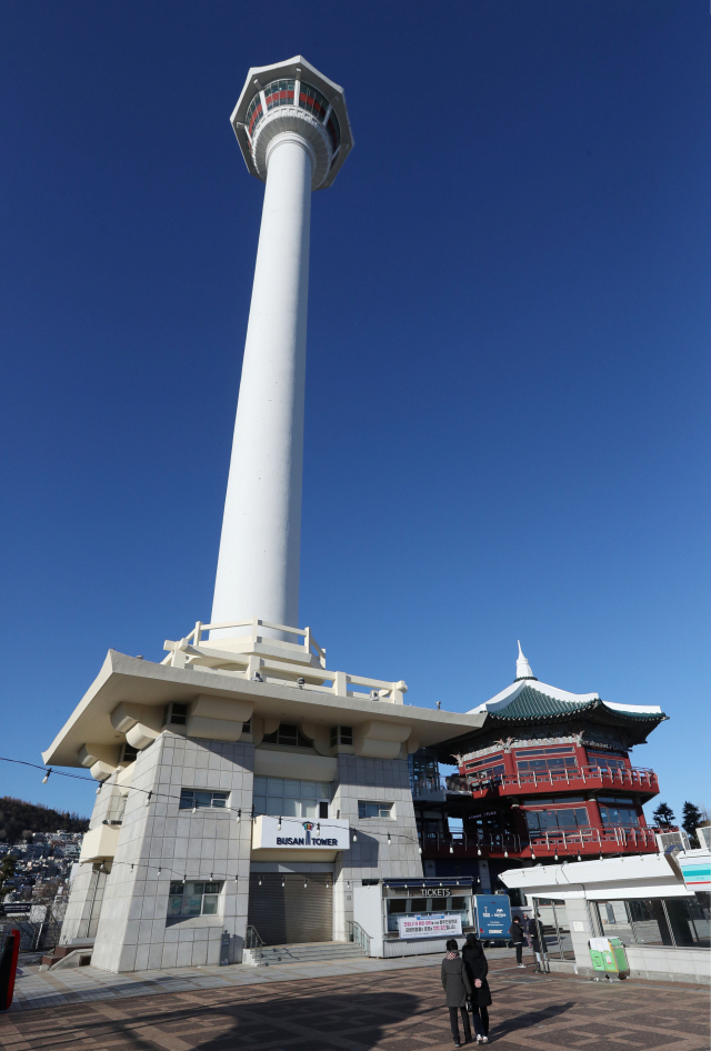 부산 용두산공원 내 ‘부산타워’ 전경. 부산일보DB
