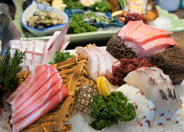 참치, 방어, 참돔, 광어로 이뤄진 회 모둠.