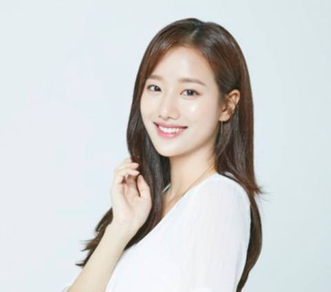 최근 방송·광고계 블루칩으로 떠올랐던 이나은이 각종 논란에 휩싸였다. 소속사 측은 법적 대응을 알린 상태다. DSP미디어 제공