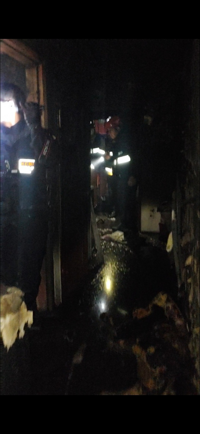 10일 오전 화재가 났던 부산 북구 금곡동 한 아파트 내부. 부산경찰청 제공