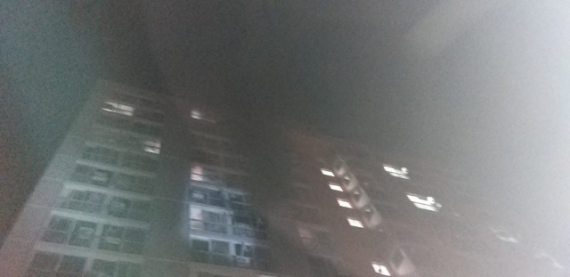 10일 오전 1시께 부산 북구 금곡동 한 아파트에서 불이 났다. 부산경찰청 제공