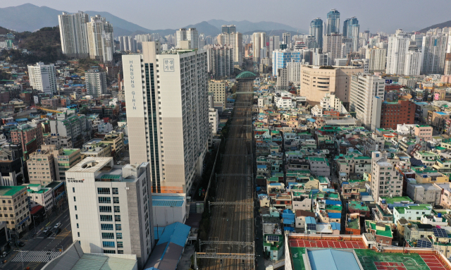 국가 뉴딜사업 포함 발표를 앞두고 있는 경부선 지상 구간. 김경현 기자 view@