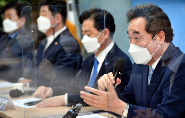 더불어민주당 이낙연 상임선대위원장이 지난 12일 부산 연제구 부산시당 지역위원장연석회의에 참석해 발언하고 있다. 강선배 기자 ksun@