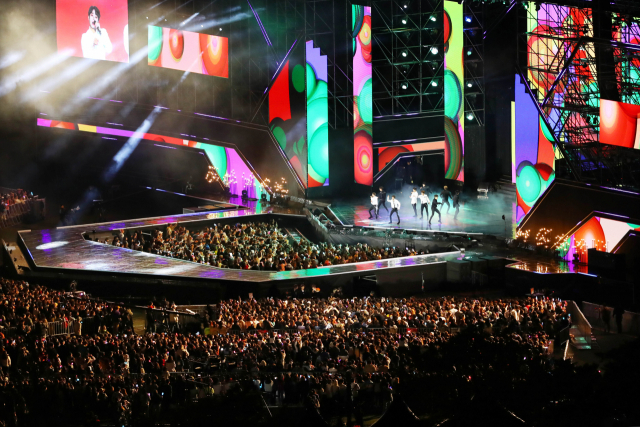 2019 부산원아시아페스티벌(BOF) 개막공연인 K-POP 콘서트가 2019년 10월 북구 화명생태공원 운동장에서 열렸다. 부산일보DB