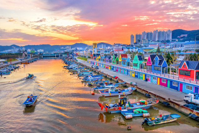 부산 사하구 장림포구 일명 ‘부네치아’ 옆에 부산문학관이 건립된다. 부산일보DB