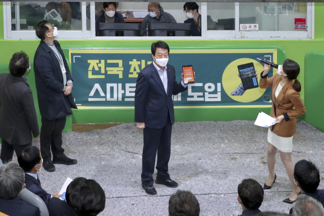 합천군이 전국 최초로 합천 한우를 온라인으로 구매할 수 있는 스마트 한우 경매 시스템을 개발했다. 합천군 제공