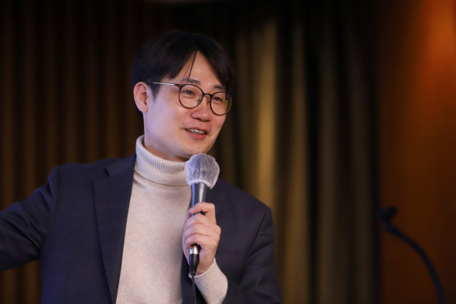 부산일보 해양CEO아카데미에서 초청 강연을 하고 있는 이칠환 (주)빈센 대표.