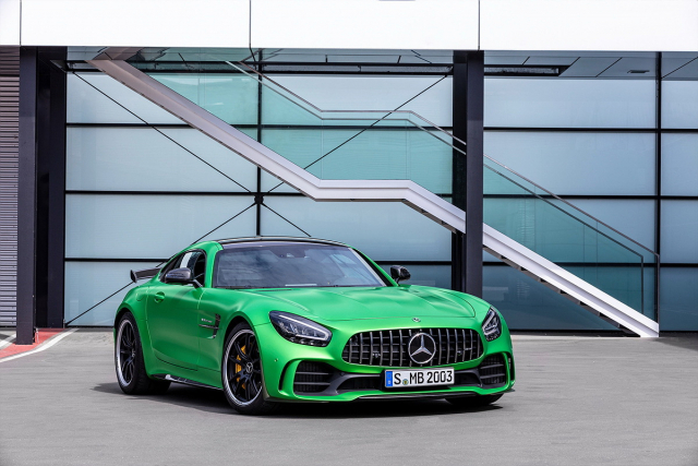메르세데스-벤츠의 ‘더 뉴 메르세데스-AMG GT R’.벤츠코리아 제공