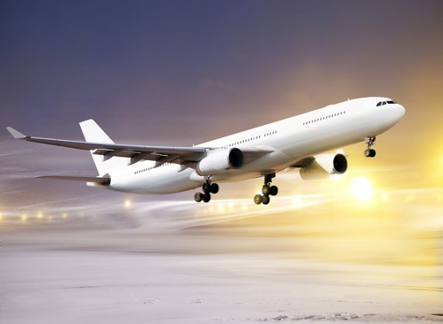 가덕신공항 건설을 위한 사전타당성 조사 용역이 발주돼 5월부터 300일간 사전타당성 조사에 착수할 예정이다. 사진은 항공기 이륙 이미지. 이미지투데이