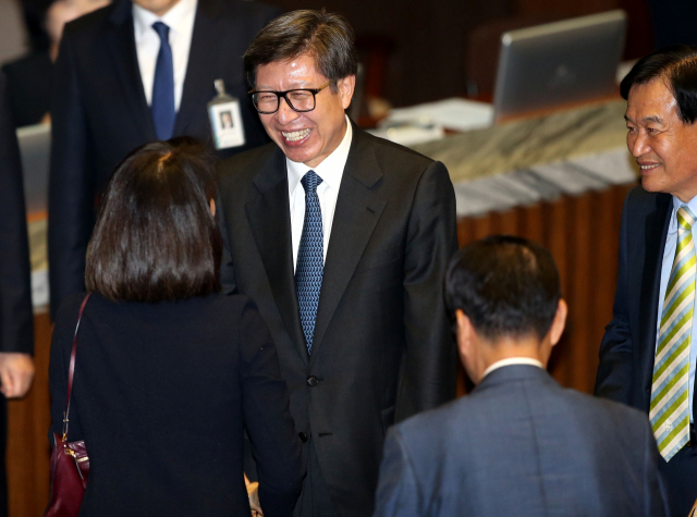 박형준 부산시장 당선자는 언론사 기자와 동아대 교수, 시민사회 활동가를 거쳐 국회의원으로 정계에 입문한 뒤 이명박 전 대통령의 핵심 참모로 활약했다. 1999년 지방분권부산운동본부 집행위원장, 2008년 이명박 정부 홍보기획관, 2012년 19대 총선 무소속 출마, 2014년 국회 사무총장 시절의 박 당선자 모습(위부터). 부산일보DB