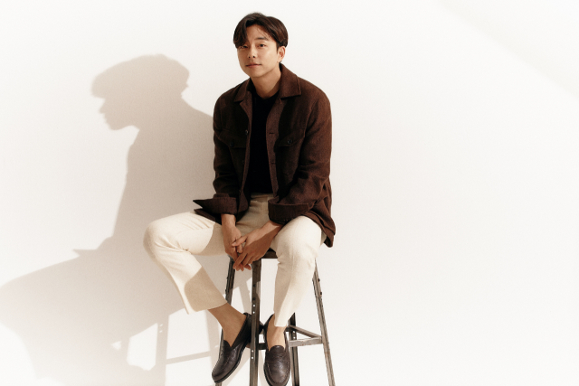 영화 ‘서복’에서 공유가 연기한 ‘기헌’은 시한부 삶을 사는 전직 정보기관 요원이다. 공유는 기헌을 통해 죽음을 앞둔 인간의 유약함과 두려움을 섬세하게 그려냈다. 매니지먼트숲 제공