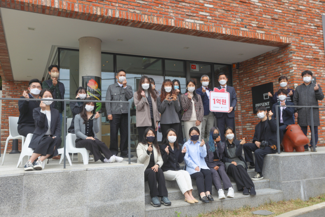 프리젠트(주) 사랑의열매에 1억 성품 기탁.