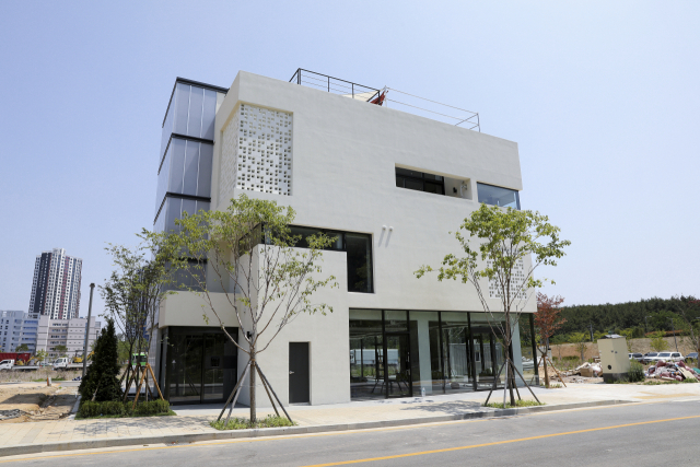 부산 기장군 일광면 일광신도시 단독주택단지에 있는 상가주택 ‘AB Origine’ . 유가건축사사무소 제공