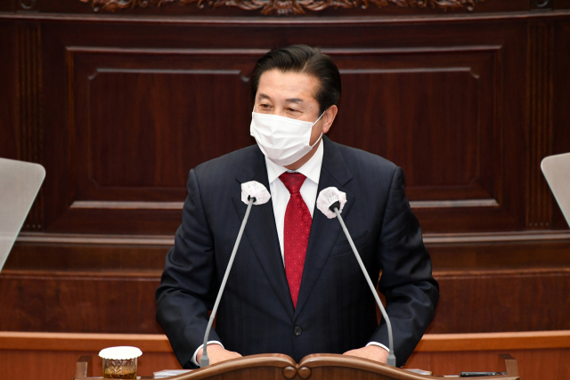 경남도의회는 지난 22일 열린 제384회 임시회 2차 본회의에서 국민의힘 정동영 의원이 대표 발의한 ‘수산부산물 재활용 촉진에 관한 법률안 제정 촉구 대정부 건의안’을 만장일치로 의결했다. 사진은 건의안을 대표 발의한 정동영 의원. 경남도의회 제공