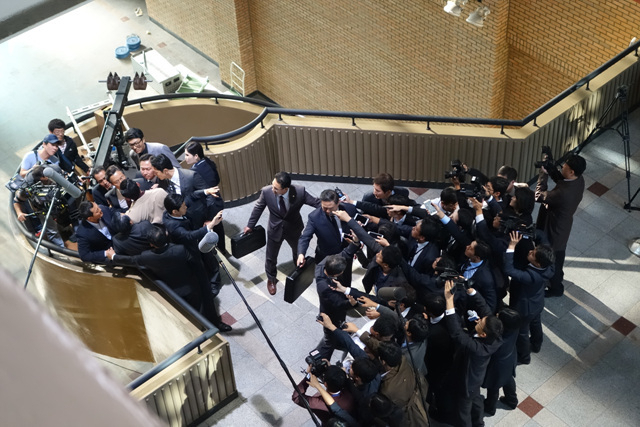 부산 남구 부산외국어대학교 옛 캠퍼스에서는 영화 , 촬영이 이루어졌다. 사진은 영화 촬영 현장. 부산영상위원회 제공.