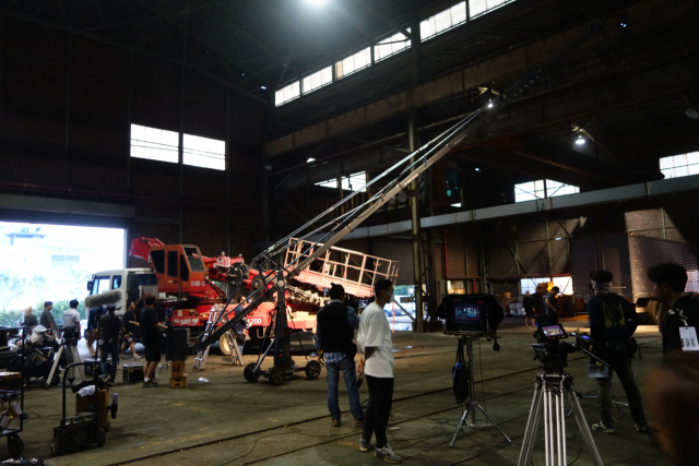 부산 사상구 대호피앤씨 부산공장 폐건물에서 영화 촬영이 진행되는 모습. 부산영상위원회 제공