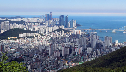 부산 수영구와 해운대 아파트 시가지 전경. 부산일보DB