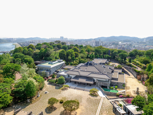 진주성 내에 있는 국립 진주박물관 전경