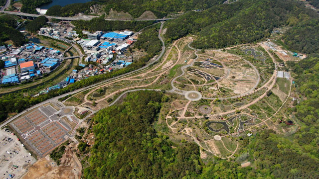 해운대수목원이 1단계 조성 공사를 끝내고 오는 20일 임시 개방한다. 이곳은 1993년까지 쓰레기매립장으로 쓰였다. 부산시 제공