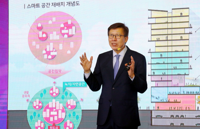 26일 부산시청 대회의실에서 ‘15분 도시 부산 비전’을 선포하는 박형준 부산시장. 정종회 기자 jjh@