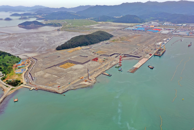 부산항만공사가 31일 부산항 신항 서측 컨테이너부두 운영사 선정 공모에 나섰다. 부산항만공사 제공