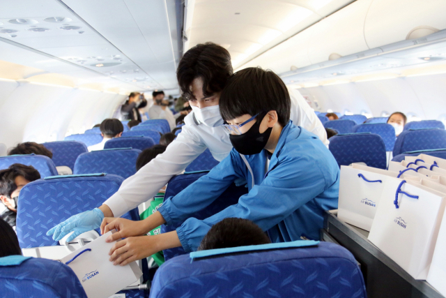 에어부산의 ‘무착륙 학습비행 프로그램’ 모습. 부산일보DB