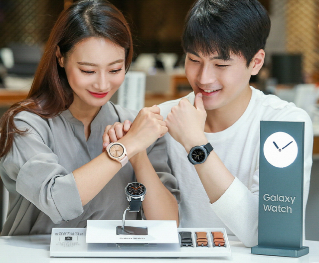 삼성전자가 이달 말 개최되는 세계 최대의 모바일 전시회 ‘MWC 2021’에서 하반기 공개될 ‘갤럭시 워치4’의 OS(운영체제)를 선보일 보인다. 삼성전자 갤럭시 워치. 삼성전자 제공