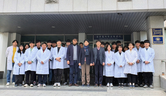 올 상반기 ‘이공분야 대학중점연구소 지원사업’에 선정된 부경대 해양바이오닉스융합기술센터 연구원들. 부경대 제공