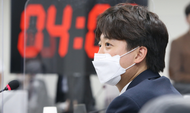 국민의힘 이준석 대표가 24일 서울 여의도 국민의힘 중앙당사에서 열린 '제1회 국민의힘 대변인 선발 토론배틀 - 나는 국대다! 위드 준스톤'에 참석해 있다. 김종호 기자 kimjh@