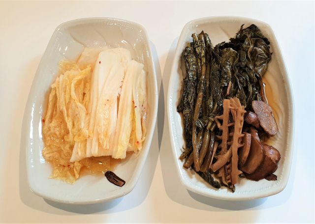 백김치와 머위, 죽순, 돼지감자 절임.