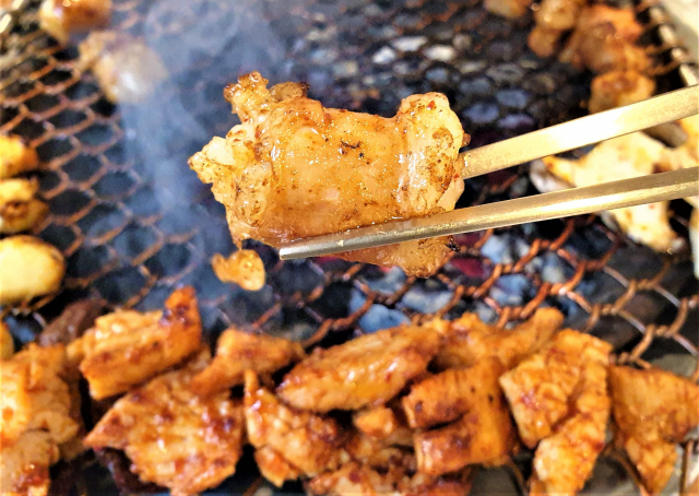 문양곱창의 모둠구이가 맛있게 익어가고 있다.