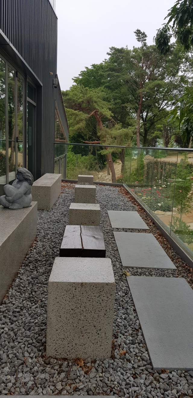 카페 도토리 3층(설계상 2층) 테라스. 정달식 선임 기자