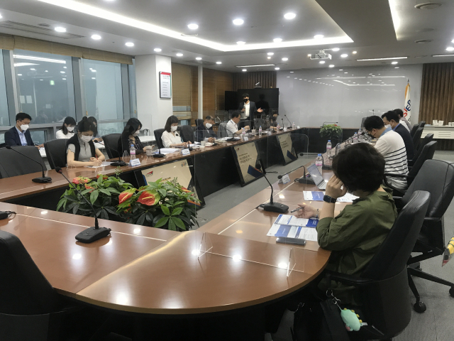 7일 오후 부산 해운대구 부산산업과학혁신원에서 ‘지역 공공구매 제도의 합리적 발전 방안 모색’을 주제로 토론회가 열렸다.