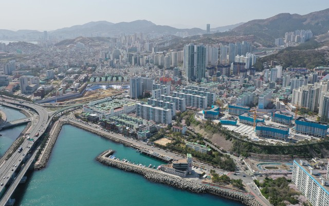 부산 수영구 남천동과 남구 대연동 일대 전경. 부산일보DB
