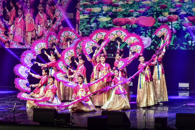 부산 엔젤피스 예술단의 공연 모습. ㈔부산 엔젤피스 예술단 제공