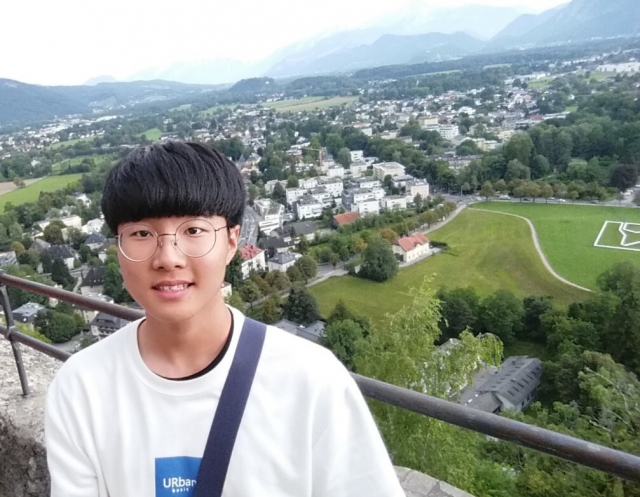 유엽 군의 아빠 정성재 씨는 여행을 하며 아들이 어떤 미래를 꿈꾸는지 이야기를 듣곤 했다. 정성재 씨 제공