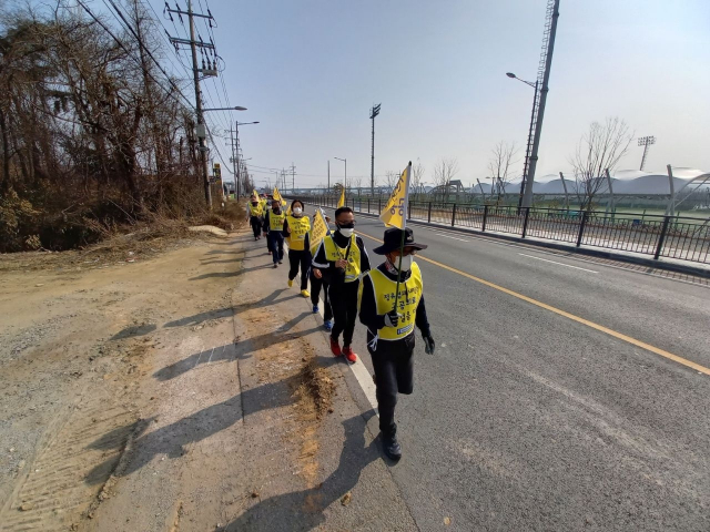 정성재 씨는 유엽 군과 같은 비극이 다시는 되풀이되지 않도록 하기 위해 지난 2월 22일부터 3월 17일까지 경산중앙병원에서 청와대까지 도보 행진을 했다. 정성재 씨 제공