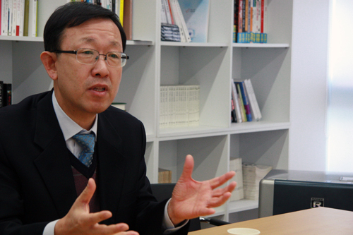 강신준 동아대 교수.